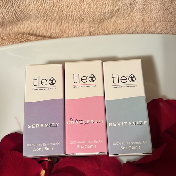 TOTAL LIFE ESSENTIALS TLE OILS 3 PIECE SET: SERENITY, GRAPEFRUIT AND REVITALIZE - Picture 11 of 16
